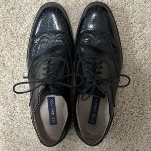Men’s Bass and Co. black wingtips.